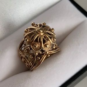 ONE OF A KIND DESIGN - 14K Solid Yellow Gold Bold Scroll Design Ring -  11.1 g